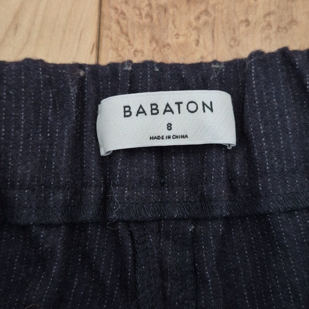 Babaton Women's Size 8 Black With Thin Silver Strip Capri Pants - Picture 3 of 9